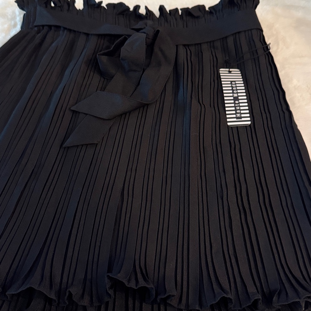 Haute Monde Black Crimped Flowy Mini Skirt w/ Tie Belt - Picture 14 of 16